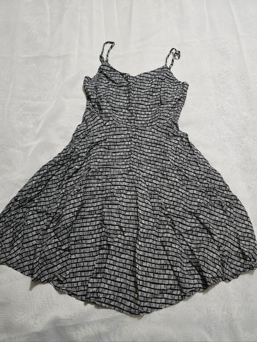 Old Navy Sleeveless Knee Length Swing Dress Black White